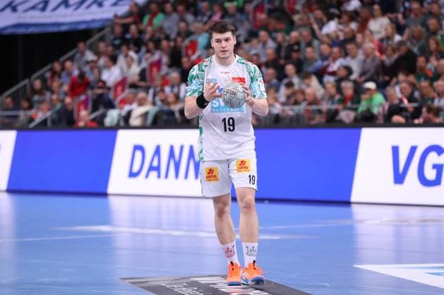 26.10.2025, xgox, Handball - Daikin HBL, TSV Hannover-Burgdorf - SC Magdeburg emspor, v.l. Elvar Oern Jonsson (Magdeburg, 19) am Ball, plays the ball Hannover