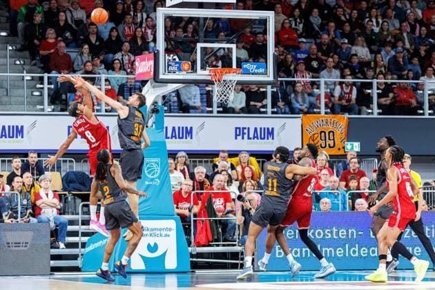 Demarcus Demonia (BMA365 Bamberg Baskets, 08), Robbie Beran Jr (Niners Chemnitz, 31), Nike Sibande (Niners Chemnitz, 02), Kostja Mushidi (Niners Chemnitz, 11), Ejiofor Onu (BMA365 Bamberg Baskets, 35), BMA365 Bamberg Baskets vs. Niners Chemnitz, Basketball, easyCredit BBL, 5. Spieltag, 26.10.2025 BMA365 Bamberg Baskets vs. Niners Chemnitz, Basketball, easyCredit BBL, 5. Spieltag, 26.10.2025 Bamberg Copyright: xEibner-Pressefoto G.xSantemizx EP_EER