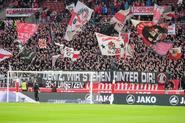 Fußball, 1. Bundesliga, 20251026, VfB Stuttgart - 1. FSV Mainz 05. Im Bild Fans Stuttgart Banner DENIZ, WIR STEHEN HINTER DIR!. Stuttgart MHP Arena Baden Württemberg Deutschland Copyright: Passion2Press MarkusxFischerx