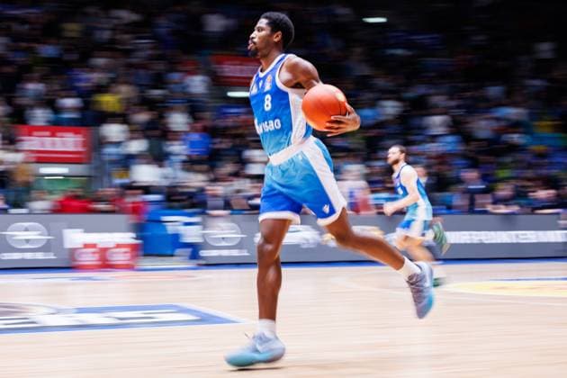 easycredit BBL, Frankfurt Skyliners - Syntainics MBC, 26.10.2025 William Christmas (Frankfurt Skyliners, 8) mit Ball Spiel der easycredit BBL easycredit BBL, Frankfurt Skyliners - Syntainics MBC; am 5. Spieltag der Saison 25 26 in der Süwag Energie ARENA am 26.10.2025 Copyright: xBEAUTIFULxSPORTS Hahnex