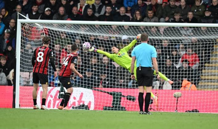 26th October 2025, Bournemouth, Dorset, England; Premier League Football, AFC Bournemouth versus Nottingham Forest; Djordje Petrovic of Bournemouth dives to save a shot on goal  SimonxWest