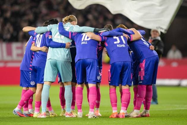 Fußball, 1. Bundesliga, 20251026, VfB Stuttgart - 1. FSV Mainz 05. Im Bild Mainz schwört sich ein. Stuttgart MHP Arena Baden Württemberg Deutschland Copyright: Passion2Press MarkusxFischerx