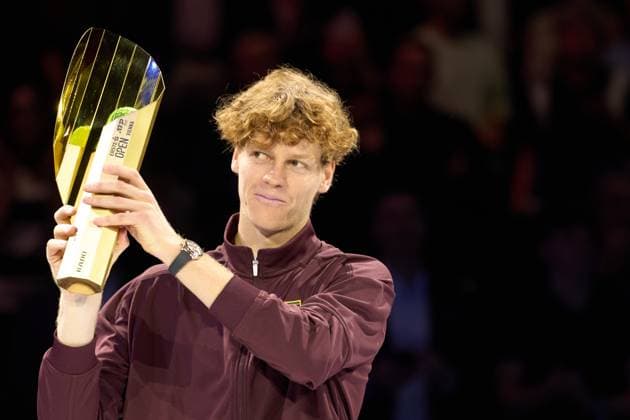 Sport Bilder des Tages Jannik Sinner of Italy with the trophy after his men finals match win Alexander Zverev of Germany at Erste Bank Open 2025 at Wiener Stadthalle on October 26, 2025 in Vienna, Austria. (Photo by Camilla Stolen, Imago) Vienna Austria Copyright: xCamillaxStolenx L1077845 1