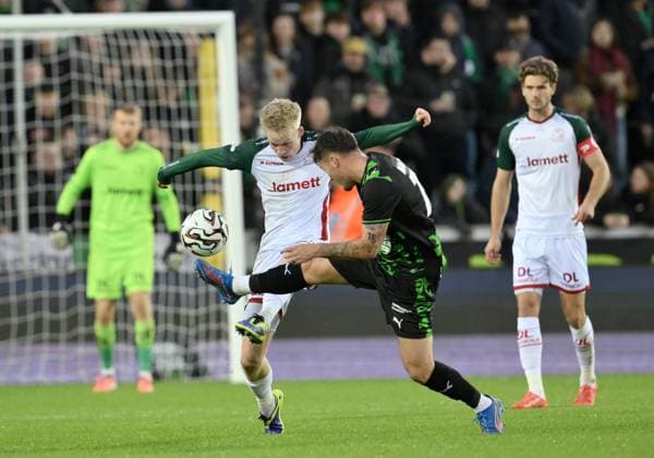 Essevee s Jeppe Erenbjerg and Cercle s Gary Magnee fight for the ball during a soccer match between Cercle Brugge and Zulte Waregem, Sunday 26 October 2025 in Brugge, on day 12 of the 2025-2026 Jupiler Pro League first division of the Belgian championship. JOHNxTHYS  x138021801x