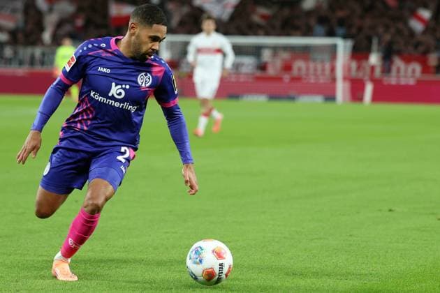 26.10.2025, xrekx, Fussball 1.Bundesliga, VfB Stuttgart - 1.FSV Mainz 05 v.l. Phillipp Mwene (1.FSV Mainz 05) (DFL DFB REGULATIONS PROHIBIT ANY USE OF PHOTOGRAPHS as IMAGE SEQUENCES and or QUASI-VIDEO) Stuttgart