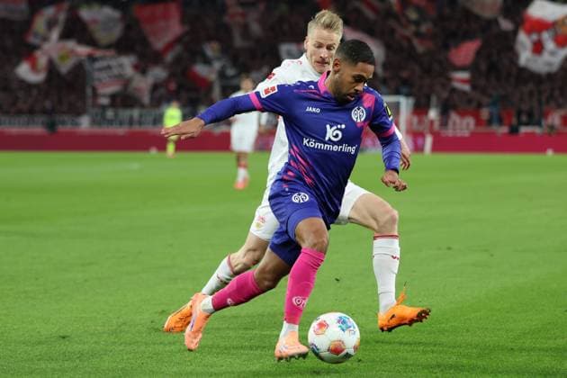 26.10.2025, xrekx, Fussball 1.Bundesliga, VfB Stuttgart - 1.FSV Mainz 05 v.l. Chris Führich Fuehrich (VfB Stuttgart) Phillipp Mwene (1.FSV Mainz 05) (DFL DFB REGULATIONS PROHIBIT ANY USE OF PHOTOGRAPHS as IMAGE SEQUENCES and or QUASI-VIDEO) Stuttgart
