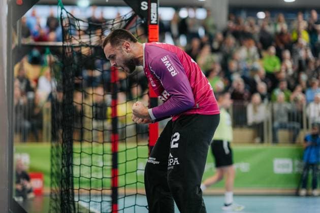Janis Boieck (HC Oppenweiler-Backnang, 32) ballt die Faust nach einem gehaltenen 7-Meter, HC Oppenweiler-Backnang vs. HBW Balingen-Weilstetten, Handball, 2. Bundesliga, 9. Spieltag, Saison 2025 2026, 26.10.2025, HC Oppenweiler-Backnang vs. HBW Balingen-Weilstetten, Handball, 2. Bundesliga, 9. Spieltag, Saison 2025 2026, 26.10.2025 Backnang Copyright: xEibner-Pressefoto LarsxNeumannx EP_LNN