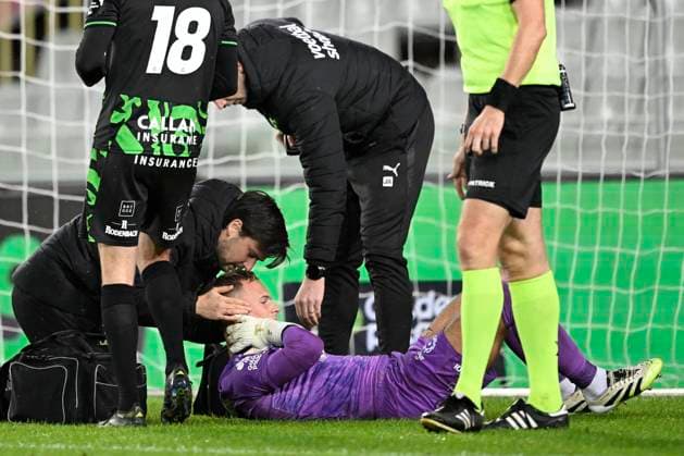 Cercle Brugge v SV Zulte Waregem - Jupiler Pro League BRUGGE, BELGIUM - OCTOBER 26 : Delanghe Maxime goalkeeper of Cercle Brugge during the Jupiler Pro League match between Cercle Brugge and SV Zulte Waregem on October 26, 2025 in Brugge, Belgium, 26 10 2025 Brugge Belgium  Copyright: xJanxDexMeuleneirx