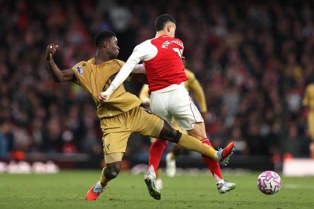 Arsenal v Crystal Palace 26 October 2025 London - Premier League Football - Arsenal v Crystal Palace - Marc Guehi of Crystal Palace tackles Gabriel Martinelli of Arsenal - (Photo by Mark Leech). London UK Copyright: xMarkxLeechxOffside