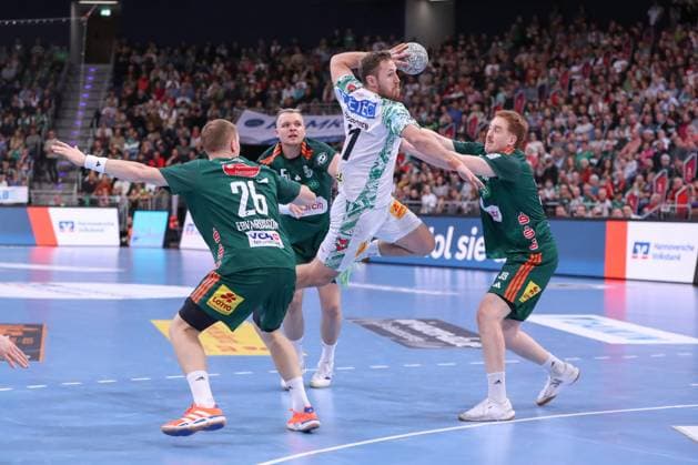 26.10.2025, xgox, Handball - Daikin HBL, TSV Hannover-Burgdorf - SC Magdeburg emspor, v.l. Albin Lagergren (Magdeburg, 21) wirft Tor, Torschuetze, erzielt Tor, Treffer, scores the goal Hannover