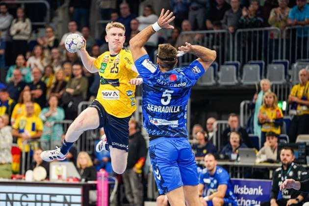 26.10.2025, xdaymx, Handball Daikin HBL, Rhein Neckar Loewen - TVB Stuttgart v.l. Haukur Thrastarson (RNL) & Antonio Serradilla (TVB) Mannheim