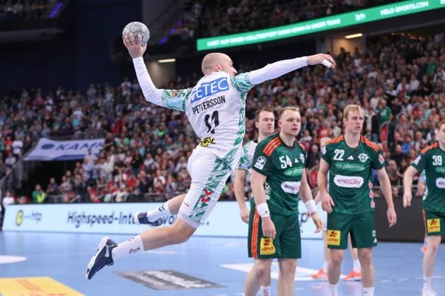 26.10.2025, xgox, Handball - Daikin HBL, TSV Hannover-Burgdorf - SC Magdeburg emspor, v.l. Daniel Pettersson (Magdeburg, 11) wirft Tor, Torschuetze, erzielt Tor, Treffer, scores the goal Hannover