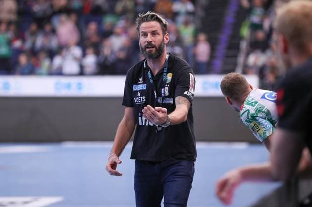26.10.2025, xgox, Handball - Daikin HBL, TSV Hannover-Burgdorf - SC Magdeburg emspor, v.l. Bennet Wiegert (Magdeburg, Trainer) Reklamiert, beschwert sich, schimpft Hannover