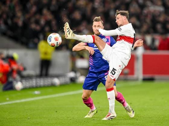Silvan Widmer (1. FSV Mainz 05) und Pascal Stenzel (VfB Stuttgart) im Zweikampf waehrend des Spiels der 1. Bundesliga zwischen VfB Stuttgart und 1. FSV Mainz 05, MHPArena Stuttgart am 26. October 2025 in Stuttgart, Deutschland. (Foto von Harry Langer DeFodi Images) +++ Silvan Widmer (1. FSV Mainz 05) und Pascal Stenzel (VfB Stuttgart) battle for the ball during the Bundesliga match between VfB Stuttgart and 1. FSV Mainz 05 at MHPArena Stuttgart on October 26, 2025 in Stuttgart, Germany. (Photo by Harry Langer DeFodi Images) DFL regulations prohibit any use of photographs as image sequences and or quasi-video. (Photo by Harry Langer DeFodi Images) DFL regulations prohibit any use of photographs as image sequences and or quasi-video. Silvan Widmer 1 FSV Mainz 05 and Pascal Stenzel VfB Stuttgart in a duel during the Bundesliga match between VfB Stuttgart and 1 FSV Mainz 05, MHPArena Stuttgart on October 26, 2025 in Stuttgart, Germany Photo by Harry Langer DeFodi Images Silvan Widmer 1 FSV Mainz 05 and Pascal Stenzel VfB Stuttgart battle for the ball during the Bundesliga match between VfB Stuttgart and 1 FSV Mainz 05 at MHPArena Stuttgart on October 26, 2025 in Stuttgart, Germany Photo by Harry Langer DeFodi Images DFL regulations prohibit any use of photographs as image sequences and or quasi video Photo by Harry Langer DeFodi Images DFL regulations prohibit any use of photographs as image sequences and or quasi video