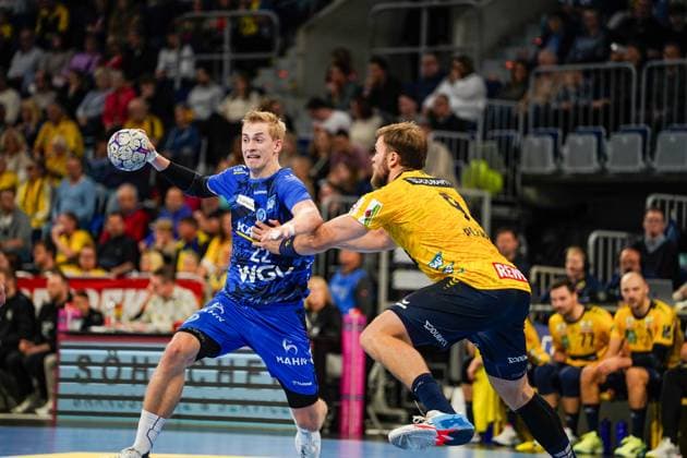 26.10.2025, xdaymx, Handball Daikin HBL, Rhein Neckar Loewen - TVB Stuttgart v.l. Torben Matzken (TVG) & Steven Lucnar Jacobsen (RNL) Mannheim