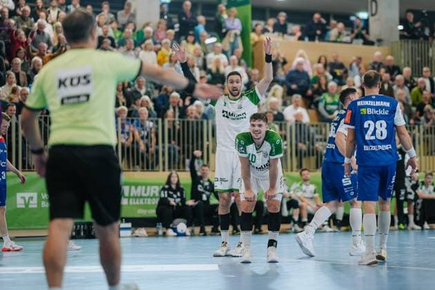 Dominik Weiss (HC Oppenweiler-Backnang, 07) und Nick Froehlich (HC Oppenweiler-Backnang, 10) verstehen die Schiedsrichterentscheidung nicht, HC Oppenweiler-Backnang vs. HBW Balingen-Weilstetten, Handball, 2. Bundesliga, 9. Spieltag, Saison 2025 2026, 26.10.2025, HC Oppenweiler-Backnang vs. HBW Balingen-Weilstetten, Handball, 2. Bundesliga, 9. Spieltag, Saison 2025 2026, 26.10.2025 Backnang Copyright: xEibner-Pressefoto LarsxNeumannx EP_LNN