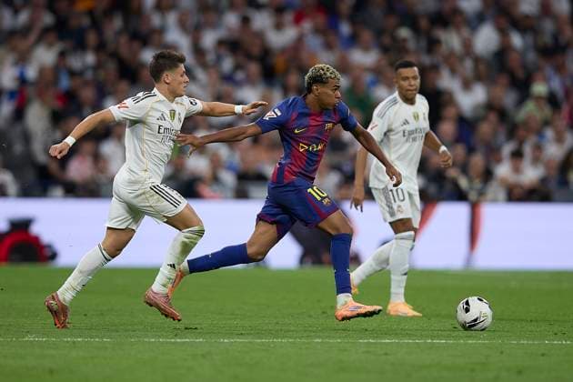 Lamine Yamal FC Barcelona, Barca and Arda Guller (Real Madrid CF) battle for the ball during the LaLiga EA Sports match between Real Madrid v FC Barcelona at Santiago BernabÃ u on October 26, 2025 in Madrid, Spain. (Photo by Manu Reino DeFodi Images) Lamine Yamal FC Barcelona and Arda Guller Real Madrid CF battle for the ball during the LaLiga EA Sports match between Real Madrid v FC Barcelona at Santiago BernabÃ u on October 26, 2025 in Madrid, Spain Photo by Manu Reino DeFodi Images