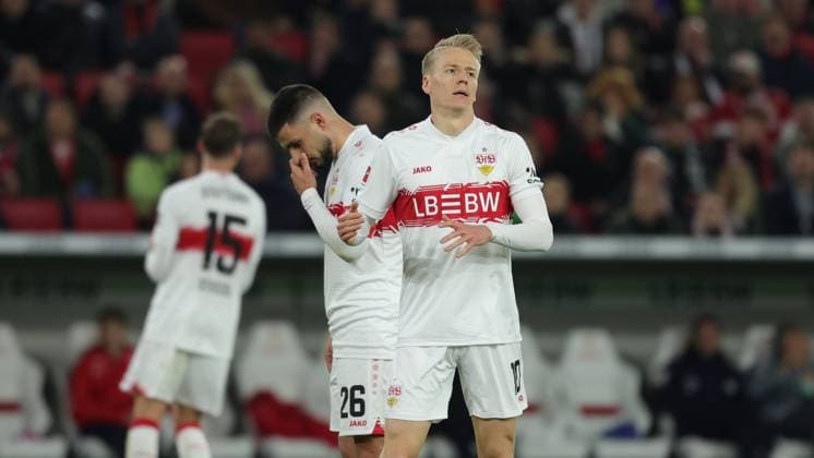 Stuttgart, Bundesliga Fußball VfB Stuttgart vs. 1. FSV Mainz 05, v.l. Deniz Undav (VfB) Chris Führich (VfB) Gemäß den Vorgaben der DFL Deutschen Fußball Liga ist es untersagt, in dem Stadion und oder vom Spiel angefertigte Fotoaufnahmen in Form von Sequenzbildern und oder videoähnlichen Fotostrecken zu verwerten bzw. verwerten zu lassen.