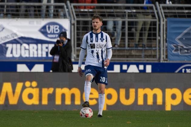 GER, Fussball, RLN, VfB Oldenburg vs Bremer SV 26.10.2025, Marschwegstadion, Oldenburg, GER, RLN, VfB Oldenburg vs Bremer SV, DFL regulations prohibit any use of photographs as image sequences and or quasi-video, im Bild Marc SCHRÖDER SCHROEDER ( VfB Oldenburg 20) Einzelaktion, Ganzkörper Ganzkoerper