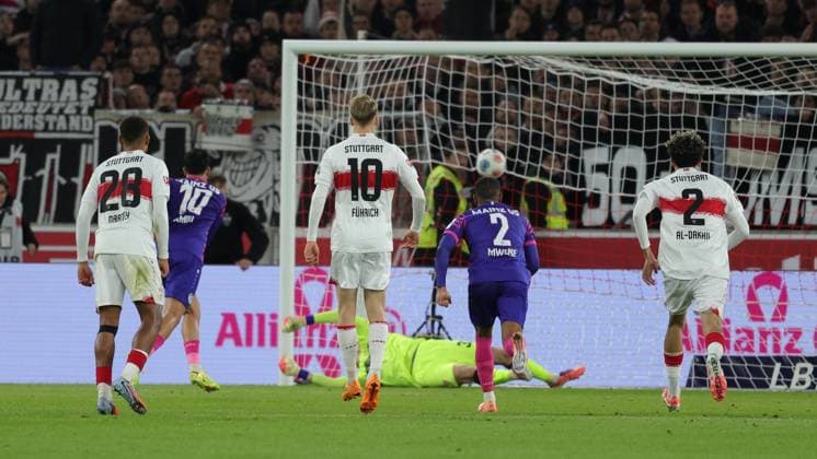Stuttgart, Bundesliga Fußball VfB Stuttgart vs. 1. FSV Mainz 05, v.l. Nadiem Amiri (Mainz) erzielt das Tor zum 1:0 Gemäß den Vorgaben der DFL Deutschen Fußball Liga ist es untersagt, in dem Stadion und oder vom Spiel angefertigte Fotoaufnahmen in Form von Sequenzbildern und oder videoähnlichen Fotostrecken zu verwerten bzw. verwerten zu lassen.