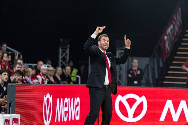 GER, easy-Credit Basketball-Bundesliga, BMA365 Bamberg Baskets - Niners Chemnitz. 26.10.2025, BROSE Arena, Bamberg, GER, easy-Credit Basketball-Bundesliga, BMA365 Bamberg Baskets - Niners Chemnitz. Anton Gavel (Head Coach), BMA365 Bamberg Baskets Foto Alexander Trienitz Bamberg BROSE Arena Bayern Deutschland