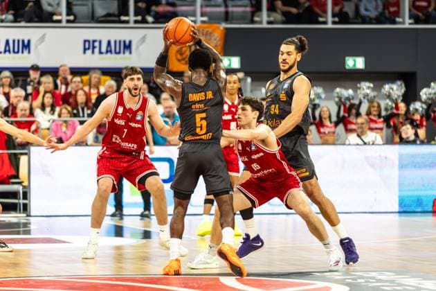 GER, easy-Credit Basketball-Bundesliga, BMA365 Bamberg Baskets - Niners Chemnitz. 26.10.2025, BROSE Arena, Bamberg, GER, easy-Credit Basketball-Bundesliga, BMA365 Bamberg Baskets - Niners Chemnitz. Corey Davis Jr. (Niners Chemnitz, 5) Foto Alexander Trienitz Bamberg BROSE Arena Bayern Deutschland