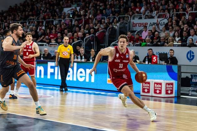 GER, easy-Credit Basketball-Bundesliga, BMA365 Bamberg Baskets - Niners Chemnitz. 26.10.2025, BROSE Arena, Bamberg, GER, easy-Credit Basketball-Bundesliga, BMA365 Bamberg Baskets - Niners Chemnitz. Patrick Heckmann (BMA365 Bamberg Baskets, 33) Foto Alexander Trienitz Bamberg BROSE Arena Bayern Deutschland