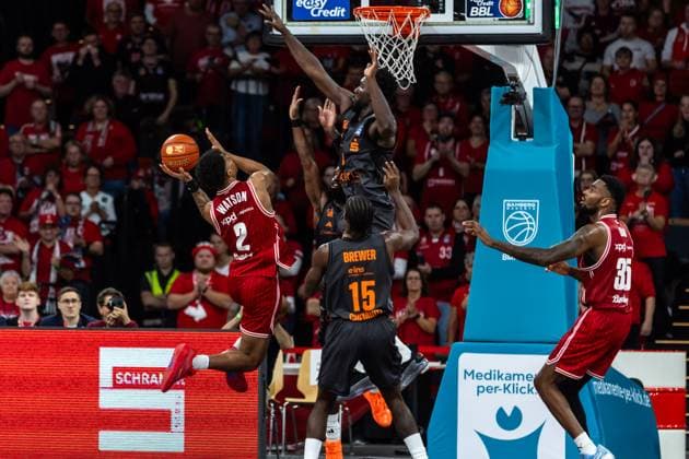 GER, easy-Credit Basketball-Bundesliga, BMA365 Bamberg Baskets - Niners Chemnitz. 26.10.2025, BROSE Arena, Bamberg, GER, easy-Credit Basketball-Bundesliga, BMA365 Bamberg Baskets - Niners Chemnitz. Ibi Watson (BMA365 Bamberg Baskets, 2) Foto Alexander Trienitz Bamberg BROSE Arena Bayern Deutschland