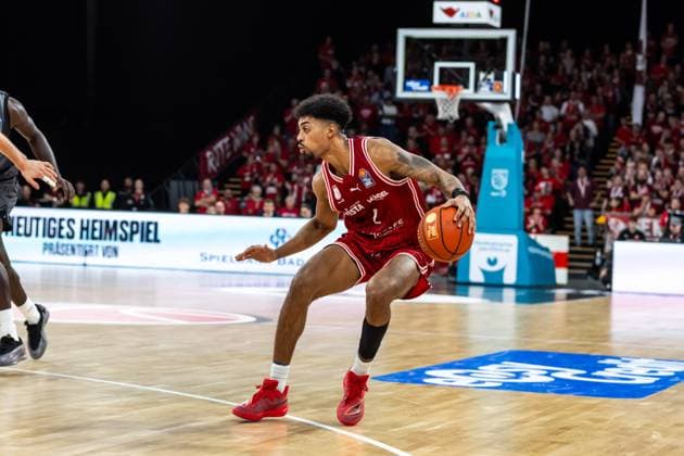 GER, easy-Credit Basketball-Bundesliga, BMA365 Bamberg Baskets - Niners Chemnitz. 26.10.2025, BROSE Arena, Bamberg, GER, easy-Credit Basketball-Bundesliga, BMA365 Bamberg Baskets - Niners Chemnitz. Ibi Watson (BMA365 Bamberg Baskets, 2) Foto Alexander Trienitz Bamberg BROSE Arena Bayern Deutschland
