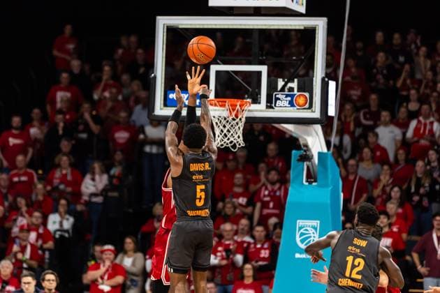 GER, easy-Credit Basketball-Bundesliga, BMA365 Bamberg Baskets - Niners Chemnitz. 26.10.2025, BROSE Arena, Bamberg, GER, easy-Credit Basketball-Bundesliga, BMA365 Bamberg Baskets - Niners Chemnitz. Corey Davis Jr. (Niners Chemnitz, 5) Foto Alexander Trienitz Bamberg BROSE Arena Bayern Deutschland