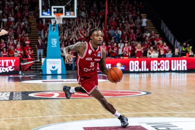 GER, easy-Credit Basketball-Bundesliga, BMA365 Bamberg Baskets - Niners Chemnitz. 26.10.2025, BROSE Arena, Bamberg, GER, easy-Credit Basketball-Bundesliga, BMA365 Bamberg Baskets - Niners Chemnitz. Cobe Williams (BMA365 Bamberg Baskets, 24) Foto Alexander Trienitz Bamberg BROSE Arena Bayern Deutschland