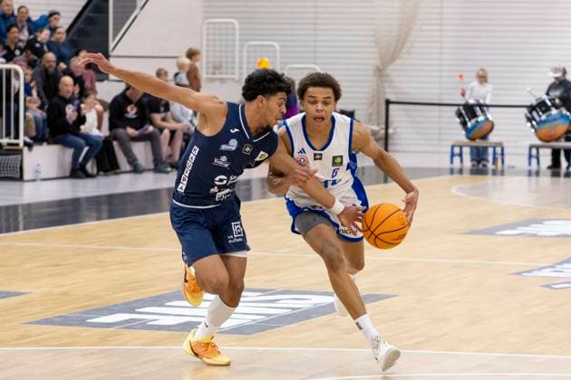 BARMER 2. Basketball Bundesliga ProB Süd: CATL Basketball Löwen vs. Dresden Titans; Erfurt; 26.10.2025 Leonardo Alfonso Benitez Arocha ( 0; Dresden Titans) gegen Musa Abra ( 8; CATL Basketball Löwen) BARMER 2. Basketball Bundesliga ProB Süd: CATL Basketball Löwen vs. Dresden Titans; Riethsporthalle Erfurt; 26.10.2025 Copyright: xBEAUTIFULxSPORTS Duehringx