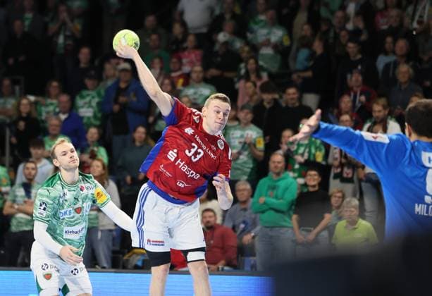 GER HBL Saison 2025 2026 FÜCHSE Berlin vs HSV Hamburg, 26.10.25, Max-Schmeling-Halle, Berlin, Mathias GIDSEL (Füchse Berlin 19), Moritz SAUTER (HSV Hamburg 33), Dejan MILOSAVLJEV (Füchse Berlin 96)