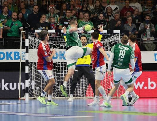 GER HBL Saison 2025 2026 FÜCHSE Berlin vs HSV Hamburg, 26.10.25, Max-Schmeling-Halle, Berlin, Jacob LASSEN (HSV Hamburg 9), Mijajlo MARSENIC (Füchse Berlin 93), Mohamed EL-TAYAR (HSV Hamburg 12), Mathias GIDSEL (Füchse Berlin 19), Andreas MAGAARD (HSV Hamburg 4)