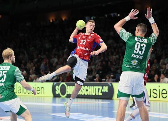 GER HBL Saison 2025 2026 FÜCHSE Berlin vs HSV Hamburg, 26.10.25, Max-Schmeling-Halle, Berlin, Matthes LANGHOFF (Füchse Berlin 25), Felix BERNKOP-SCHNÜRCH (Füchse Berlin 33), Mijajlo MARSENIC (Füchse Berlin 93)