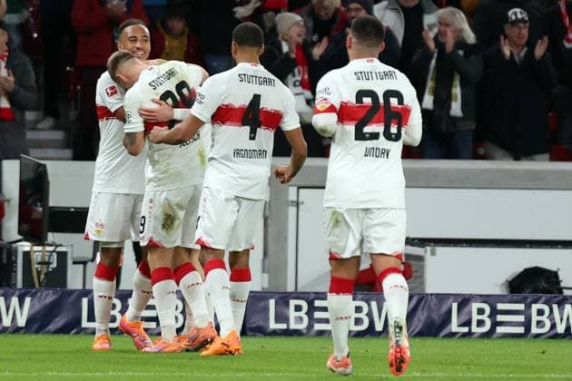 26.10.2025, xrekx, Fussball 1.Bundesliga, VfB Stuttgart - 1.FSV Mainz 05 v.l. Torjubel nach dem Tor zum celebrating the goal celebrate 1:1 durch Chris Führich Fuehrich (VfB Stuttgart) mit Jamie Leweling (VfB Stuttgart) (DFL DFB REGULATIONS PROHIBIT ANY USE OF PHOTOGRAPHS as IMAGE SEQUENCES and or QUASI-VIDEO) Stuttgart