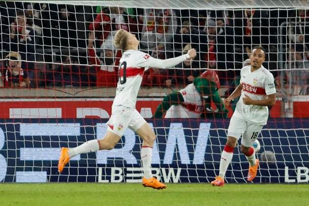 Torjubel VfB Stuttgart beim 1:1 durch Chris Führich, Fuhrich (VfB Stuttgart, 10) , Deutschland, Fussball, 1. Bundesliga, 8.Spieltag, 2025 2026, VfB Stuttgart vs. 1.FSV Mainz 05, 26.10.2025, MHP Arena, Stuttgart, Deutschland Stuttgart MHP Arena Baden-Württemberg Deutschland Copyright: xGrantxHubbsx