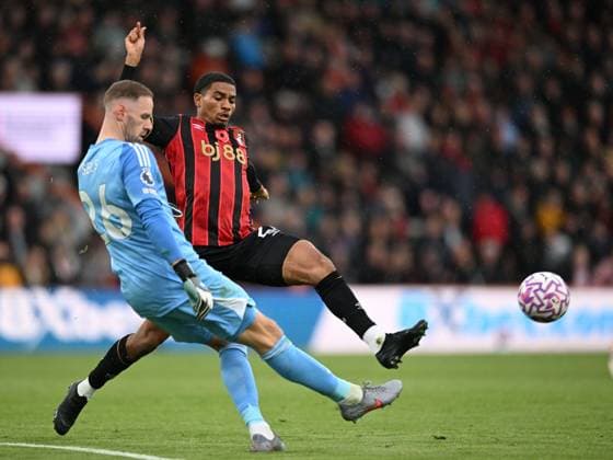 26th October 2025, Bournemouth, Dorset, England; Premier League Football, AFC Bournemouth versus Nottingham Forest; Matz Sels of Nottingham Forest crosses under pressure from Amine Adli of Bournemouth  SimonxWest