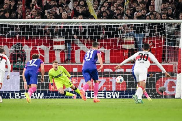 Nadiem Amiri (1. FSV Mainz 05) Torschuss zum 0:1 waehrend des Spiels der 1. Bundesliga zwischen VfB Stuttgart und 1. FSV Mainz 05, MHPArena Stuttgart am 26. October 2025 in Stuttgart, Deutschland. (Foto von Harry Langer DeFodi Images) +++ Nadiem Amiri (1. FSV Mainz 05) scores his team s first goal during the Bundesliga match between VfB Stuttgart and 1. FSV Mainz 05 at MHPArena Stuttgart on October 26, 2025 in Stuttgart, Germany. (Photo by Harry Langer DeFodi Images) DFL regulations prohibit any use of photographs as image sequences and or quasi-video. (Photo by Harry Langer DeFodi Images) DFL regulations prohibit any use of photographs as image sequences and or quasi-video. Nadiem Amiri 1 FSV Mainz 05 scores his team s first goal during the Bundesliga match between VfB Stuttgart and 1 FSV Mainz 05, MHPArena Stuttgart on October 26, 2025 in Stuttgart, Germany Photo by Harry Langer DeFodi Images Nadiem Amiri 1 FSV Mainz 05 scores his team s first goal during the Bundesliga match between VfB Stuttgart and 1 FSV Mainz 05 at MHPArena Stuttgart on October 26, 2025 in Stuttgart, Germany Photo by Harry Langer DeFodi Images DFL regulations prohibit any use of photographs as image sequences and or quasi video Photo by Harry Langer DeFodi Images DFL regulations prohibit any use of photographs as image sequences and or quasi video