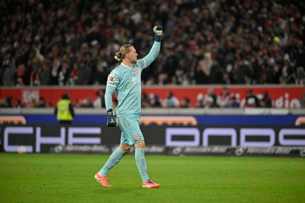 TOR zum 0:1 Elfmeter, Strafstoss Nadiem Amiri 1. FSV Mainz 05 (10) (nicht im Bild) Torjubel Torwart Robin Zentner 1. FSV Mainz 05 (27) VfB Stuttgart vs 1. FSV Mainz 05 26.10.2025 DFL REGULATIONS PROHIBIT ANY USE OF PHOTOGRAPHS AS IMAGE SEQUENCES AND OR QUASI-VIDEO VfB Stuttgart vs 1. FSV Mainz 05