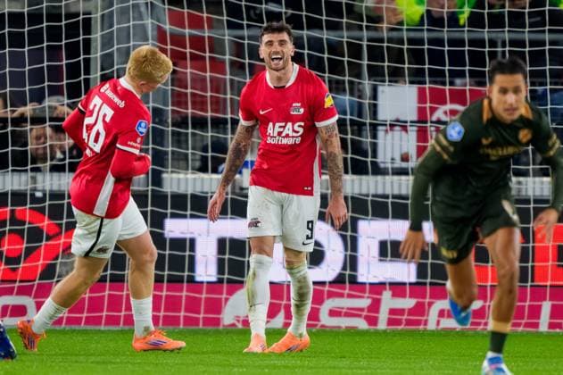 ALKMAAR , 26-10-2025 , AFAS stadium , season 2025 2026 , Dutch Eredivisie football , match between AZ and FC Utrecht , Picture shows AZ player Troy Parrott after a missed penalty AZ - Utrecht  x31702919x Copyright: