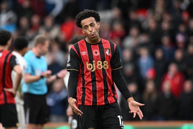 Bournemouth v Nottingham Forest Premier League 26 10 2025. Tyler Adams (12) of AFC Bournemouth gestures during the Premier League match between Bournemouth and Nottingham Forest at the Vitality Stadium, Bournemouth, England on 26 October 2025. Bournemouth Vitality Stadium Dorset England Editorial use only DataCo restrictions apply See www.football-dataco.com , Copyright: xGrahamxHuntx PSI-23107-0255