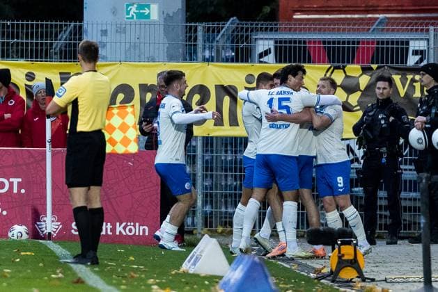 3. Liga: Viktoria Köln - Hansa Rostock; 26.10.2025 Jubel zum 0:2 durch Ryan Naderi (Hansa Rostock, 20), Tor, Torjubel 3. Liga: Viktoria Köln - Hansa Rostock, Köln, Sportpark Höhenberg am 26.10.2025 DFB REGULATIONS PROHIBIT ANY USE OF PHOTOGRAPHS AS IMAGE SEQUENCES AND OR QUASI-VIDEO. Copyright: xBEAUTIFULxSPORTS Wunderlx