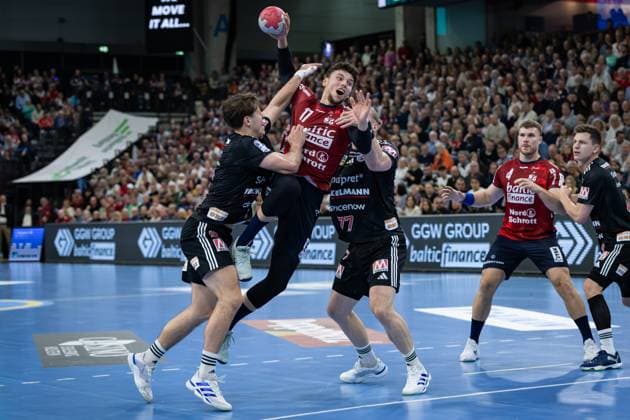 DAIKIN HBL: SG Flensburg-Handewitt vs HC Erlangen; 26.10.25 Marko Grgic (Nr.17, SG Flensburg-Handewitt) im Angriff DAIKIN HBL: SG Flensburg-Handewitt vs HC Erlangen, GP JOULE Arena am 26.10.25 Copyright: xBEAUTIFULxSPORTS MarioxM.xKobergx