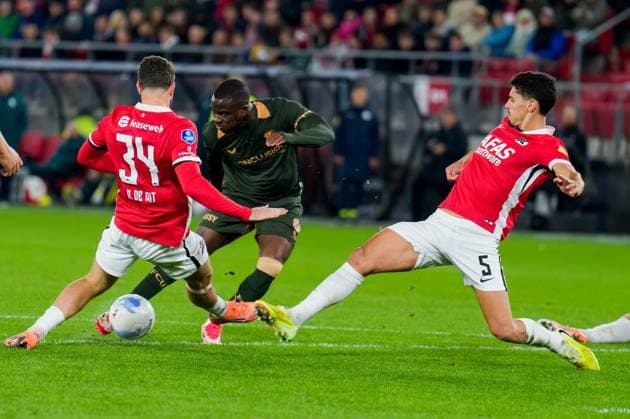 ALKMAAR , 26-10-2025 , AFAS stadium , season 2025 2026 , Dutch Eredivisie football , match between AZ and FC Utrecht , Picture shows AZ player Mees de Wit , FC Utrecht player Yoann Cathline and AZ player Alexandre Penetra AZ - Utrecht  x31703106x Copyright: