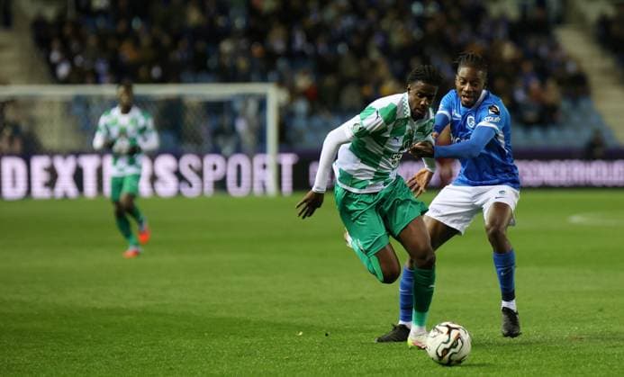 KRC Genk v RAAL La Louviere - Jupiler Pro League GENK, BELGIUM - OCTOBER 26 : r18Kayeand mbe Dito Joris defender of KRC Genk and l11Liongola Jordi midfielder of La Louviere during Jupiler Pro League match between KRC Genk and RAAL La Louviere on October 26, 2025 in Genk, Belgium, 26 10 25 Eeklo Belgium  Copyright: xJeffreyxGaensx