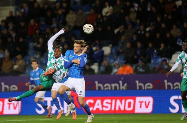 KRC Genk v RAAL La Louviere - Jupiler Pro League GENK, BELGIUM - OCTOBER 26 : r6Smets Matte defender of KRC Genk and l22Afriyie Jerry forward of La Louviere during Jupiler Pro League match between KRC Genk and RAAL La Louviere on October 26, 2025 in Genk, Belgium, 26 10 25 Eeklo Belgium  Copyright: xJeffreyxGaensx