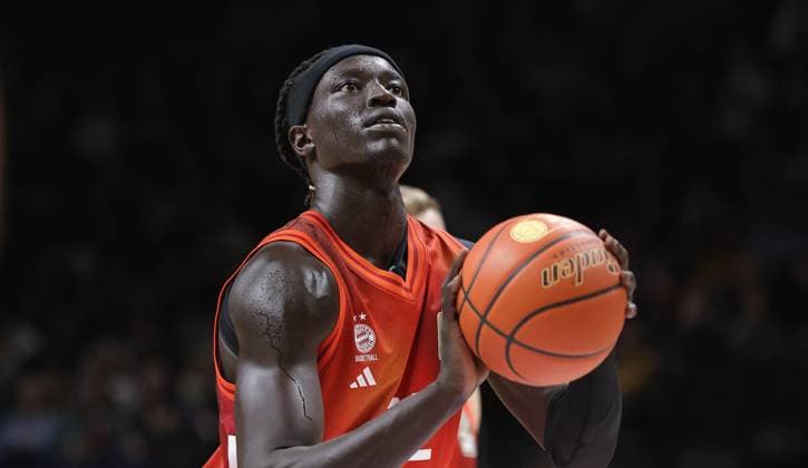 Wenyen Gabriel am Ball Aktion Oberkörper Basketball BBL Bundesliga Herren 5. Spieltag Saison 2025 2026 26.10.2025 ALBA Berlin vs. Bayern München