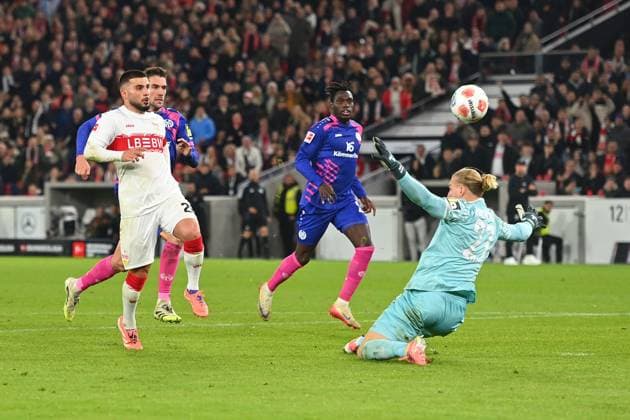 Tor Deniz UNDAV (FB VStuttgart) zum 2-1,Aktion.Torschuss gegen Robin ZENTNER (Torwart 1.FSV Mainz 05) Fussball 1. Bundesliga Saison 2025 2026, 8.Spieltag, Spieltag08 VfB Stuttgart - 1.FSV Mainz 05 am 26.10.2025 MHP ARENA.