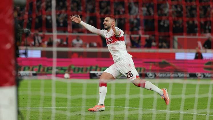 Stuttgart, Bundesliga Fußball VfB Stuttgart vs. 1. FSV Mainz 05, Deniz Undav (VfB) jubelt nach dem Tor zum 2:1 Gemäß den Vorgaben der DFL Deutschen Fußball Liga ist es untersagt, in dem Stadion und oder vom Spiel angefertigte Fotoaufnahmen in Form von Sequenzbildern und oder videoähnlichen Fotostrecken zu verwerten bzw. verwerten zu lassen.